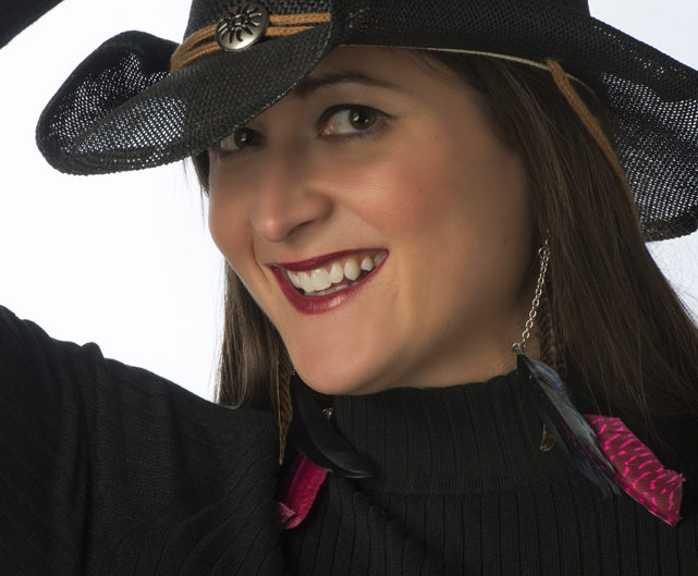 Model with cowboy hat